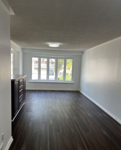 For Lease - 3453 Oakglade Crescent, Mississauga, Ontario - Photo 2