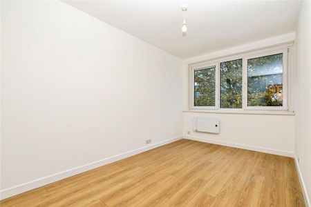 3 bedroom flat to rent - Photo 2