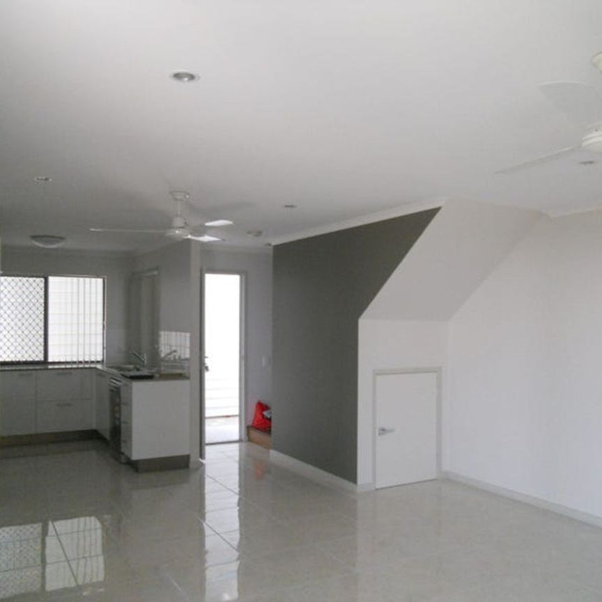 Fully Air-Conditioned Modern Unit Awaits in Beaconsfield! - Photo 1