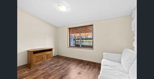 Furnished Two Bedroom Home in Chirn Park - Photo 1