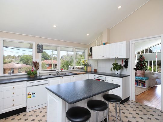 Beautiful Family Haven in Leafy Kirrawee - Photo 1