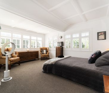 Luxurious Fully Furnished Home with Pool and Gym in Prime Epsom Loc... - Photo 4