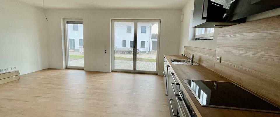 Traumhaftes Wohnen: 3-Zimmer-Erdgeschosswohnung mit Terrasse und Grünfläche in Osterhofen - Foto 1