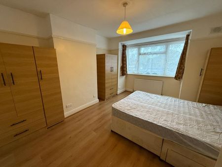 3 bedroom end of terrace house to rent - Photo 3