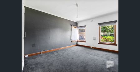 Ideal for Students or Families - In the heart of Sandy Bay! - Photo 5