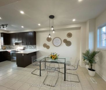 Condo Townhouse For Lease | N9255946 - Photo 2