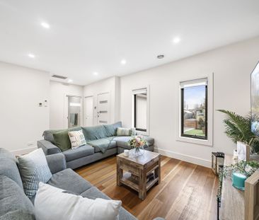 Stunning Spacious Family Home! - Photo 5