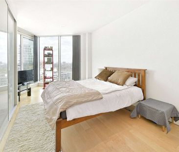 An immaculate 3 bedroom apartment with river views. - Photo 5