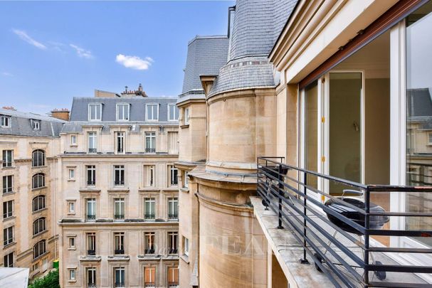 Location appartement, Paris 16ème (75016), 7 pièces, 370.11 m², ref 85409298 - Photo 1