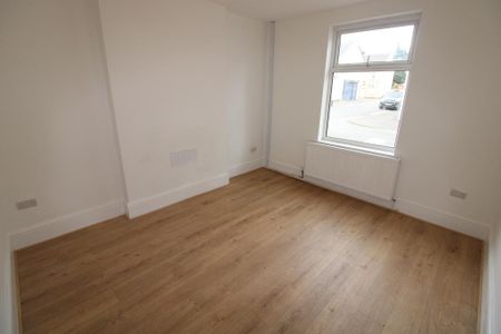 3 bedroom terraced house to rent - Photo 2
