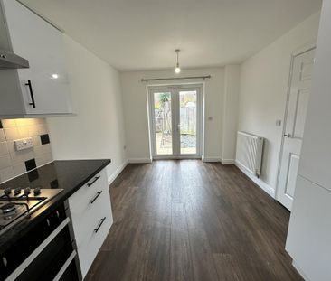 4 bedroom terraced house to rent - Photo 1