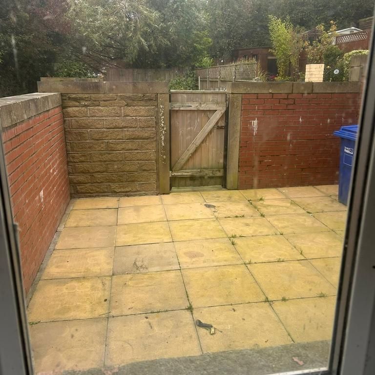 2 bedroom end of terrace house to rent - Photo 1