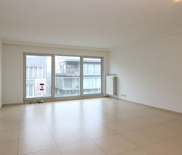 Appartement met garage in volle centrum - Photo 4