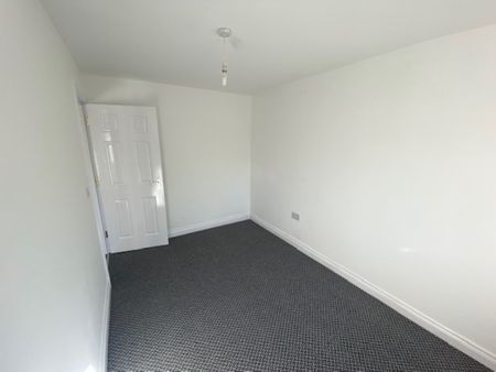 Victoria Court, Longwood, Huddersfield, HD3 4UB - Photo 2