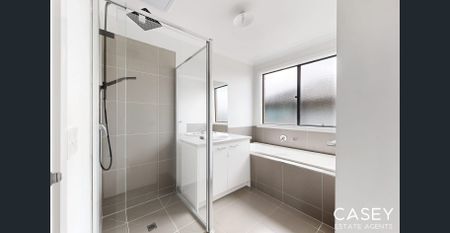 Stunning Family Home in the Heart of Clyde - Photo 2