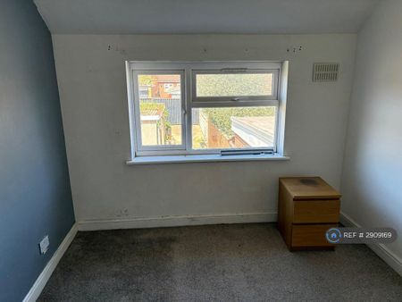 3 bedroom semi-detached house to rent - Photo 5