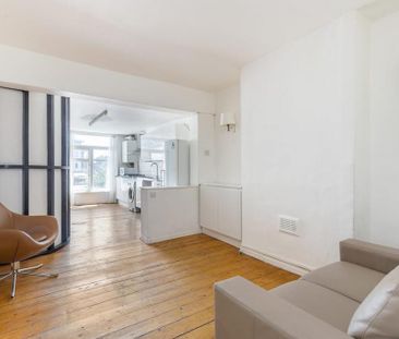 1 bedroom in a flat share to rent - Photo 1