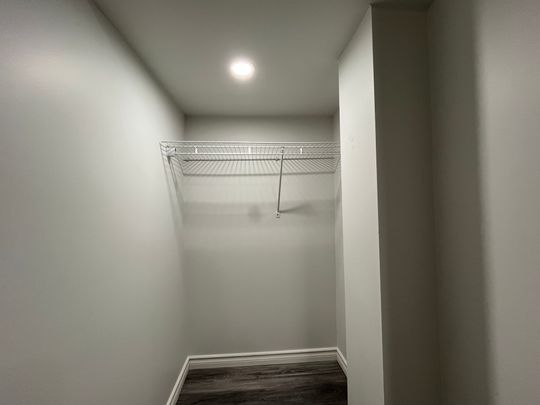 Spacious 4 Bedroom Home In Desirable Highlands – Character, Comfort & Convenience! - Photo 1