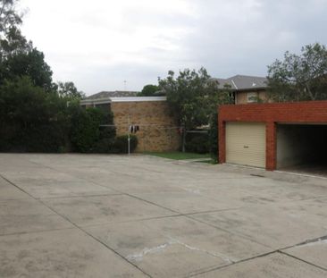 TWO BEDROOM UNIT - MINUTES FROM OATLEY VILLAGE & STATION - Photo 4