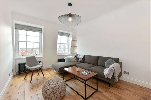 Recently refurbished two bedroom apartment set in a portered mansion block moments from the tube station - Photo 1