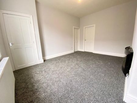 Scar Lane, Huddersfield £750 pcm ⓘ The monthly or weekly payment required by the landlord. Read our glossary page , 3 bedrooms, house - mid terrace, to let * Tenant info - Photo 5