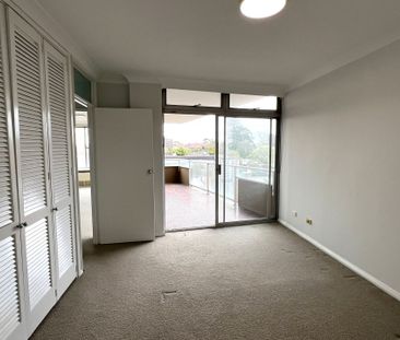 Large Modern 2 Bedroom Unit - Style&comma; Comfort and Location - Photo 1