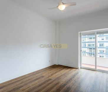 Apartment T2 in Carnaxide e Queijas, Oeiras - Photo 2