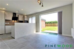 3 BEDROOM House - Detached - Photo 4