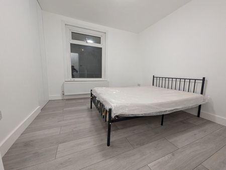 Room in a Shared House, London Road, SM6 - Photo 2