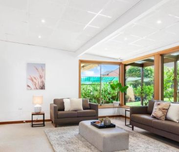 Charming 4-Bedrooms Family Home in Sought-After Beaumont - Photo 4