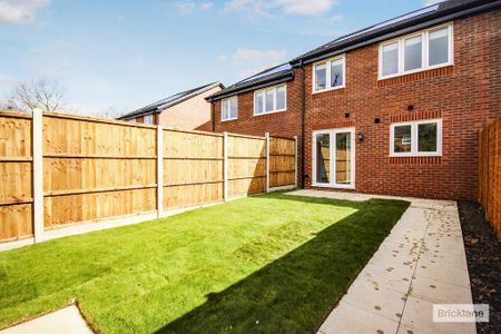 3 bedroom terraced house to rent - Photo 4