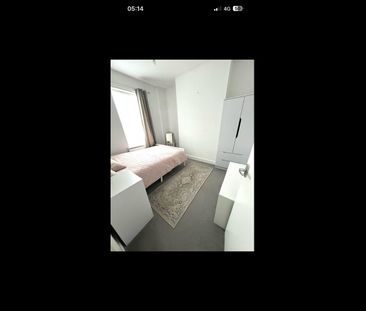 Room in a Shared House, Carlyle Road, E12 - Photo 1