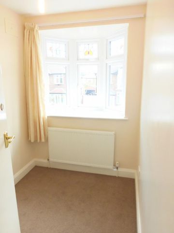 3 bedroom semi-detached house to rent - Photo 2
