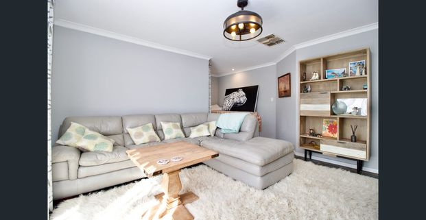 Renovated home with a pool! - Photo 1