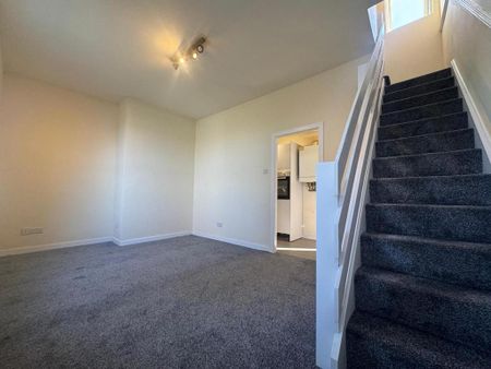 2 bedroom terraced house to rent - Photo 2