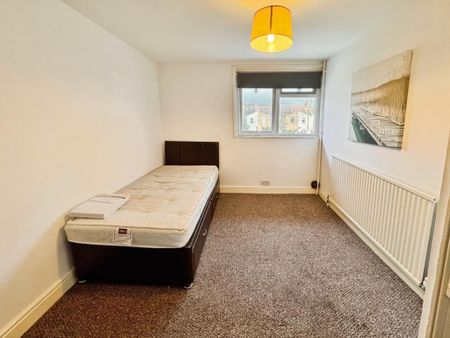 1 bedroom in a house share to rent - Photo 4