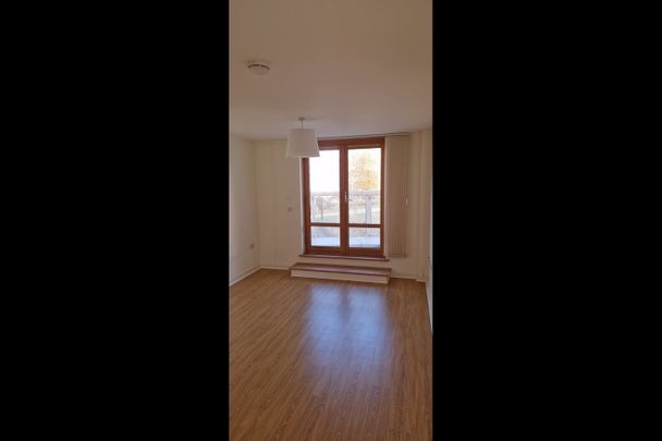 1 Bed Flat, The Crescent, BS1 - Photo 1