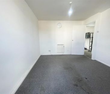 Peartree Close, South Ockendon, RM15 - Photo 4