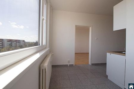 Pronájem bytu v Praze, byt 2+1/L, 62m2, Praha 9, po rekonstrukci, nezařízený - Photo 2