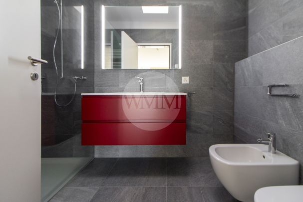 LUMINOSO 4.5 LOCALI CON GRANDE TERRAZZA E VISTA APERTA - Foto 1