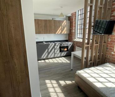 Studio to rent - Photo 1