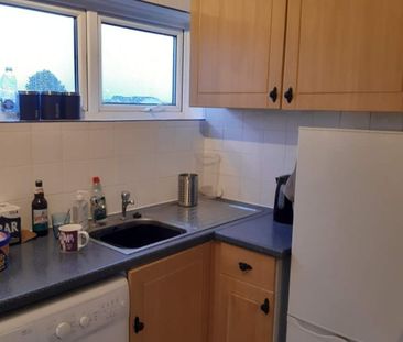 1 Bed Flat, Handcross Road, LU2 - Photo 2