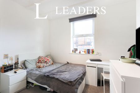 4 bedroom house to rent Clough Road, Sheffield, S1 - Photo 2