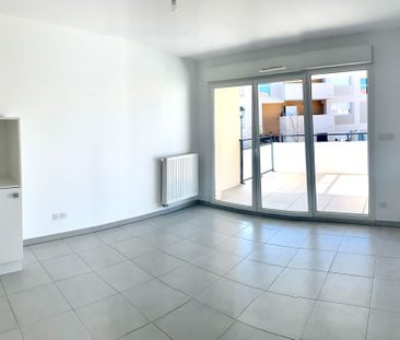 LE PUY SAINTE REPARADE APPARTEMENT T2 TERRASSE ET PARKING, - Photo 3