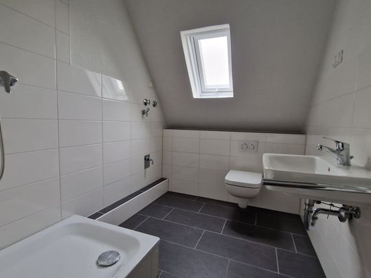 Wohn(t)raum: günstige 1,5-Zimmer-Dachgeschosswohnung in modernisiertem 3-Familienhaus - Foto 1