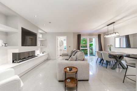 Brennanstown Square, Cabinteely, Dublin 18, D18 F903 - Photo 2