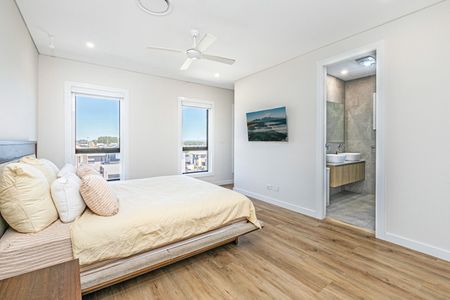 Spacious & Stylish 4-Bedroom Family Home - Photo 4