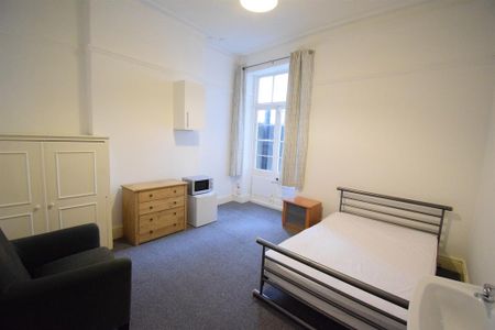 1 bedroom ground floor flat to rent - Photo 2