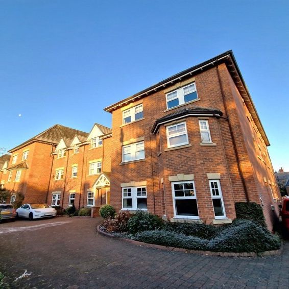 Wellington Road, Altrincham - Photo 1