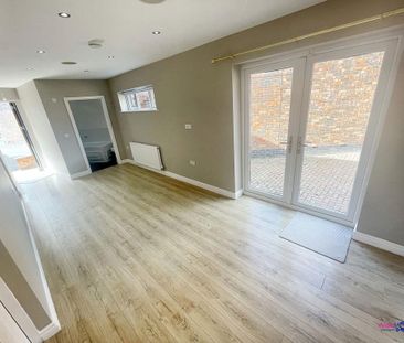 2 bedroom detached bungalow to rent - Photo 3